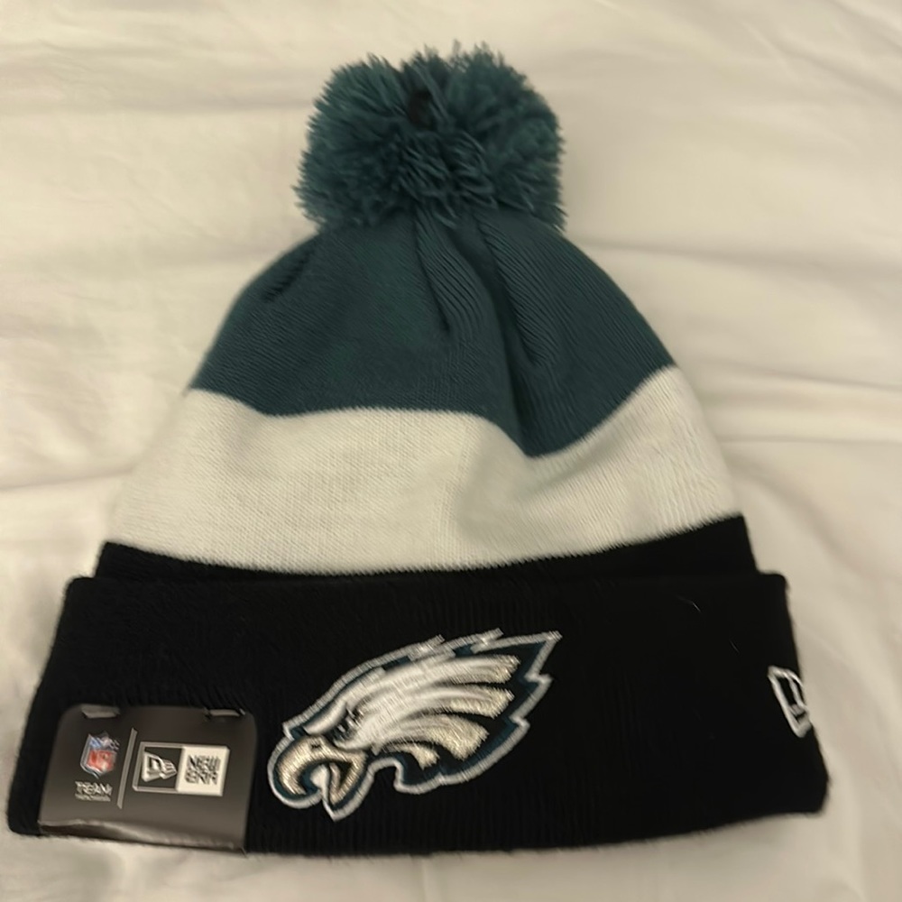 Men's New Era Philadelphia Eagles Sideline Cuffed Knit Hat With Pom